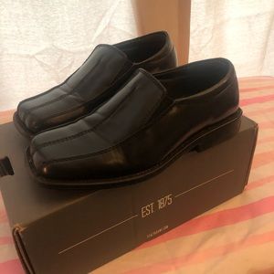 Boys Black Stacy Adams Dress Shoes. In very good condition. Boys dress shoes